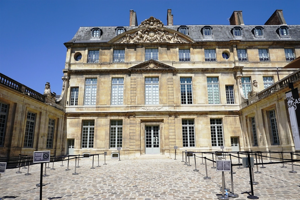 Picasso Museum Admission in Paris - Book your Picasso Museum admission in Paris and explore one of the largest collections of Picasso’s art. Discover over 5,000 works by the famous artist and other renowned artists like Cézanne and Matisse. Located in the historic Marais district, the museum offers a unique experience in a beautiful mansion. Learn about Picasso’s artistic evolution through extensive exhibitions and archives. Don’t miss this chance to immerse yourself in Paris’s rich art history. Picasso Museum Admission in Paris - Image 3 of 5