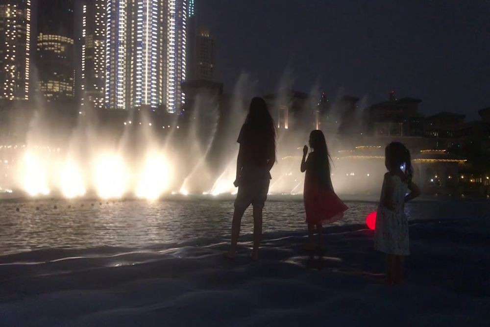 Dubai Fountains Boardwalk & Abra Ride - Dubai Fountain Boardwalk allows you to get closer to Dubai water fountain which was not available earlier. Now you can starts from the fountain promenade or Burj Park and stroll down the boardwalk. The Dubai Fountain Boardwalk get as close as nine metres to the fountain. Dubai Fountains Boardwalk & Abra Ride - Image 2 of 5