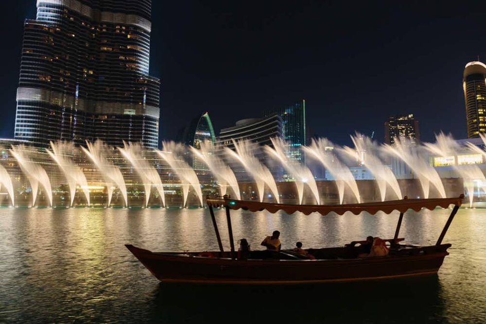Dubai Fountains Boardwalk & Abra Ride - Image 3 of 5