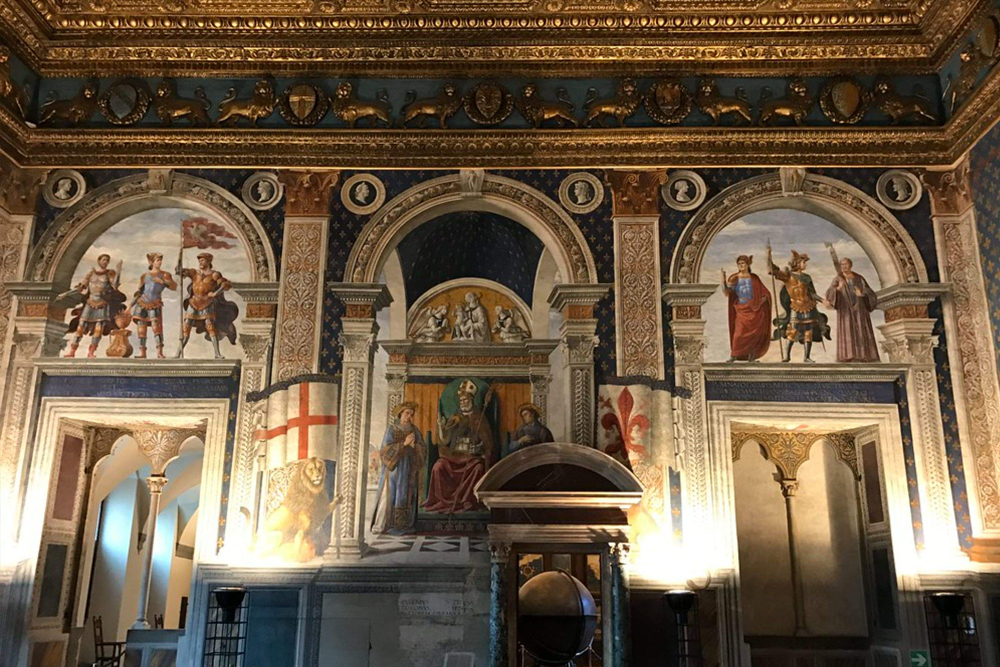 Palazzo Vecchio Ticket with Audio Guide - Book your Palazzo Vecchio ticket with audio guide and explore Florence’s historic palace at your own pace. Discover grand halls, Renaissance art, and the famous Hall of the Five Hundred while listening to detailed commentary in your preferred language. This ticket offers a relaxed and informative experience in one of Florence’s top landmarks. Palazzo Vecchio Ticket with Audio Guide - Image 3 of 5