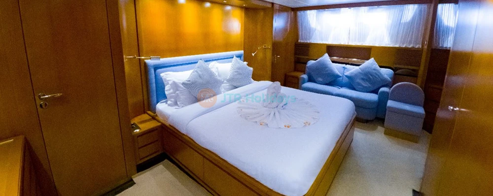 San Lorenzo Luxury Yacht - 82 FT | Premium Private Yacht Experience - JTR Holidays - Image 4 of 5