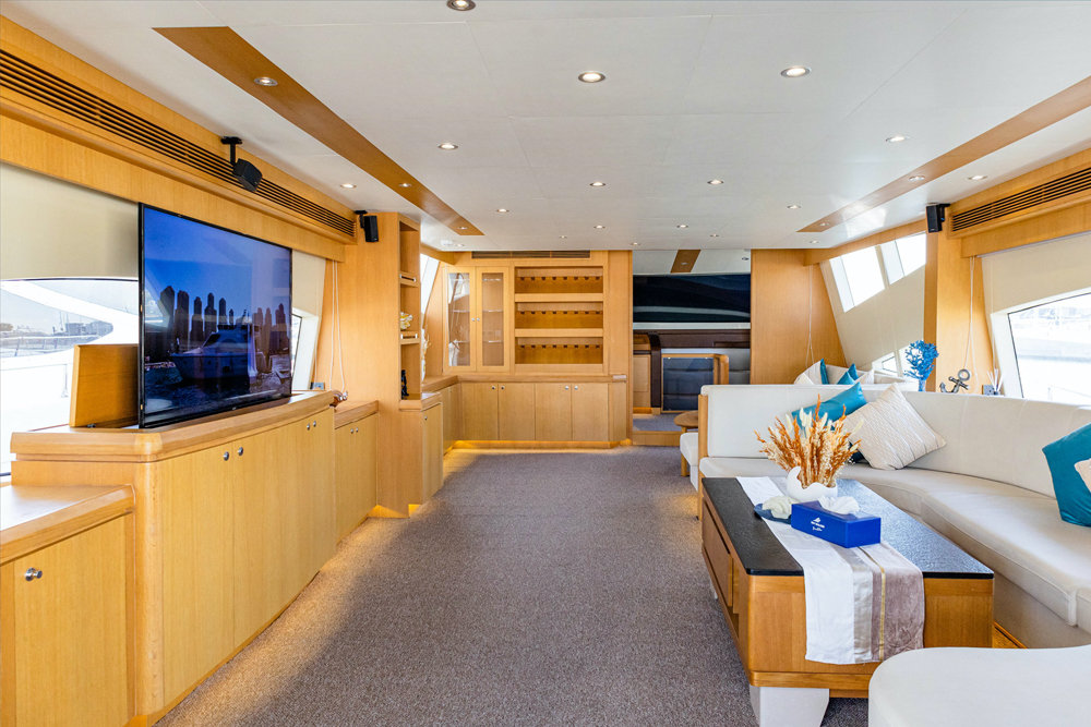 دبي يخت أسترا - 76 قدم - صورة 2 من 5