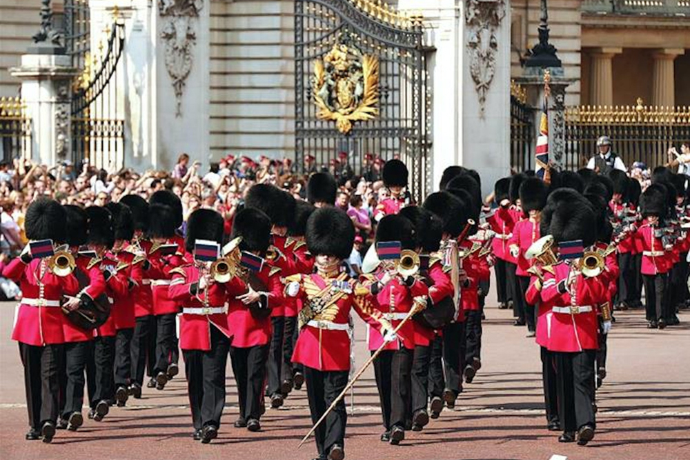 Total London Experience - Discover the best of the city with the Total London Experience, a full-day guided tour that covers London’s most iconic attractions. Visit famous landmarks like Buckingham Palace, the Tower of London, St. Paul’s Cathedral, and the London Eye. Enjoy a scenic Thames River cruise and witness the Changing of the Guard ceremony. The Total London Experience offers a perfect mix of history, culture, and sightseeing, making it ideal for first-time visitors or anyone wanting to explore the highlights of London in just one day. Total London Experience - Image 3 of 5