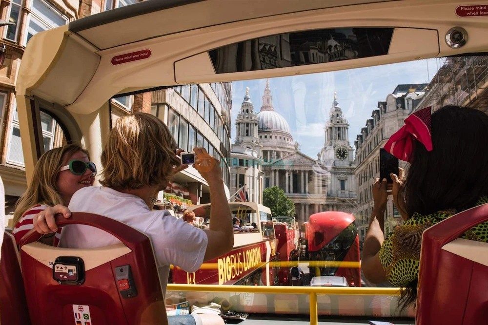 London Hop-On Hop-Off Bus by Big Bus - Image 6 of 7