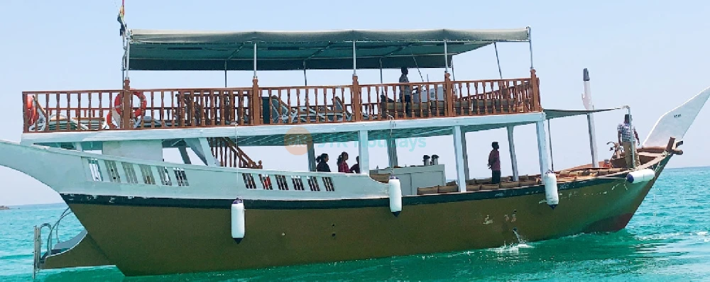 Musandam Dibba Cruise Tour with Lunch from Dubai - Image 4 of 5